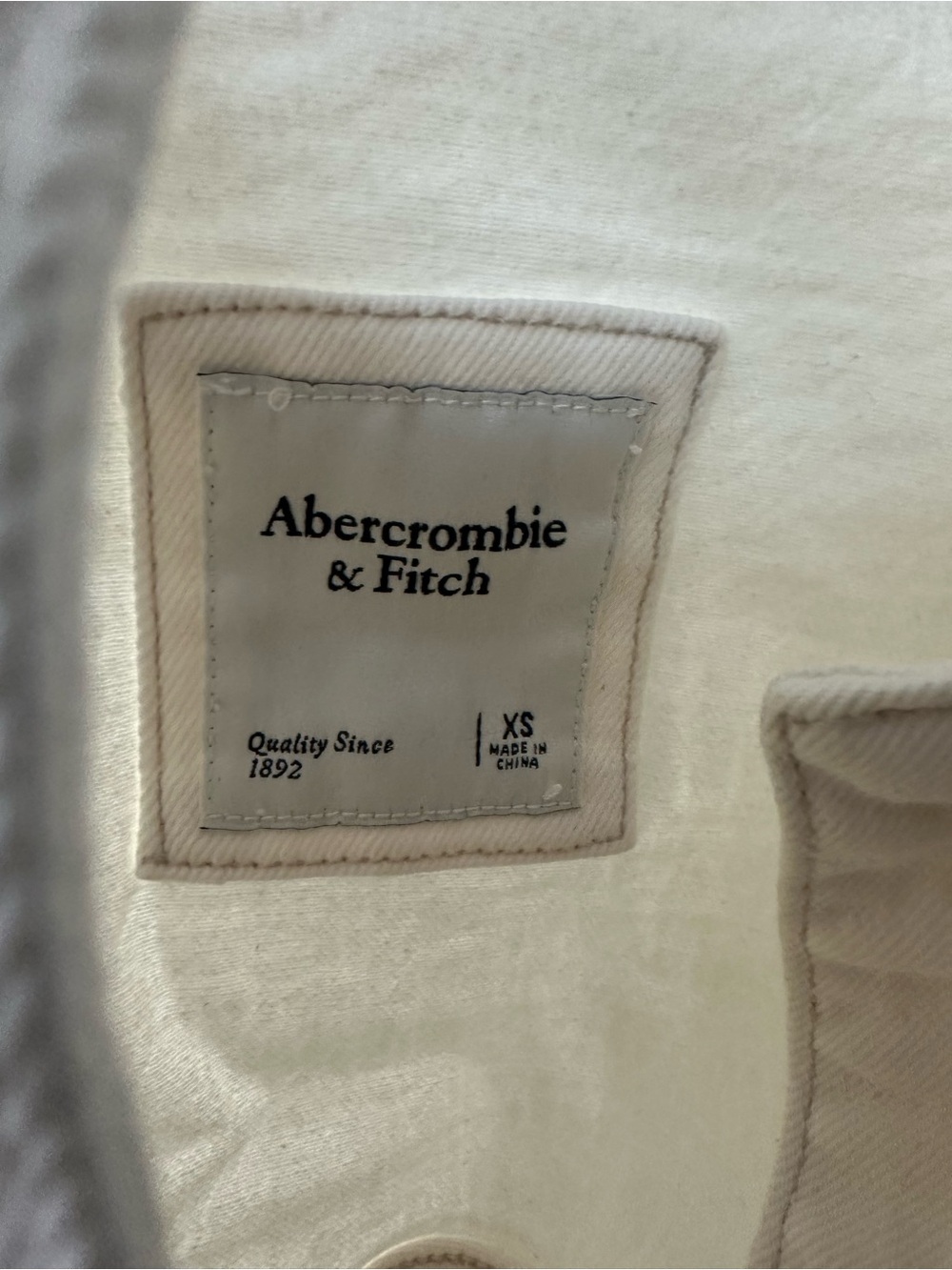 Abercrombie & Fitch Women's Cream Cropped Denim Jacket - Picture 4 of 4